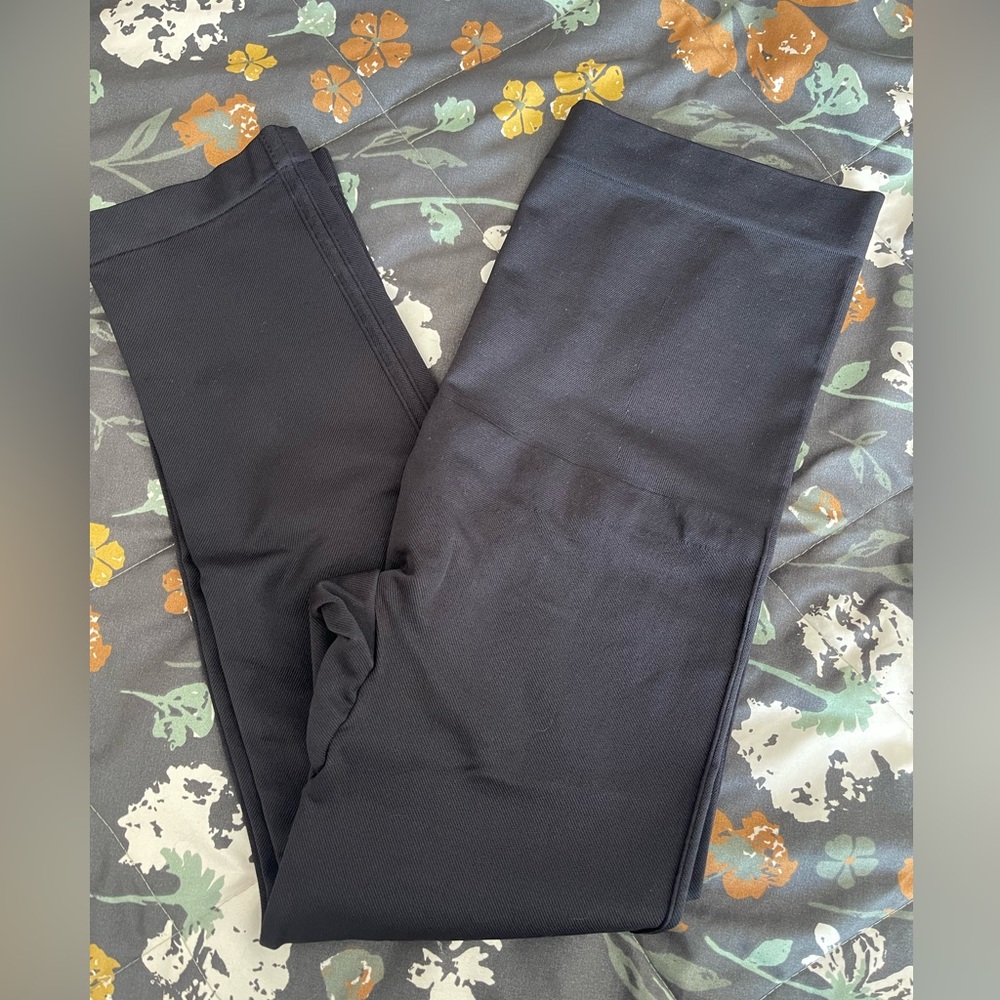 Shapermint Essential High-Waisted Leggings black